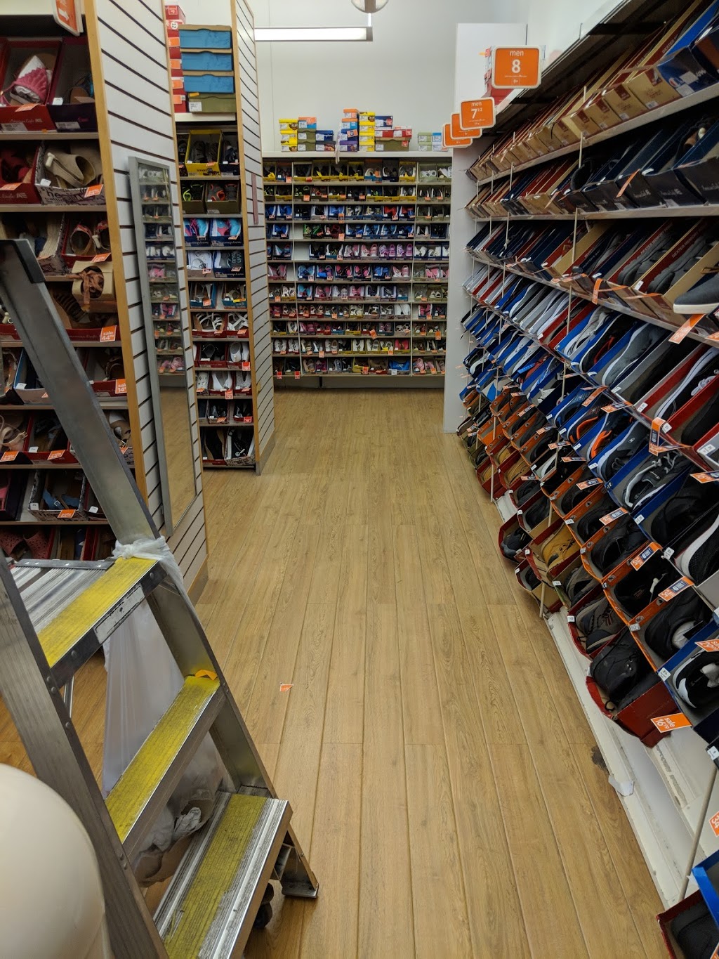 Payless ShoeSource | 2176 Rymal Rd E, Rr #1, Unit 101, Hannon, ON L0R 1P0, Canada | Phone: (905) 692-0129