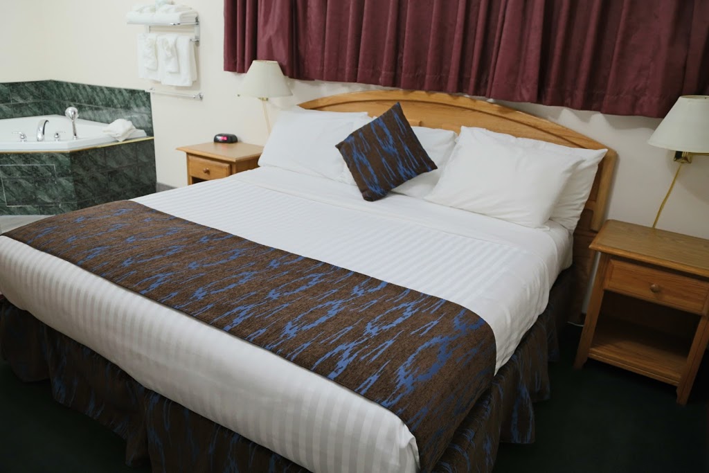 Penticton Slumber Lodge Motel | 274 Lakeshore Dr W, Penticton, BC V2A 1B8, Canada | Phone: (250) 492-4008