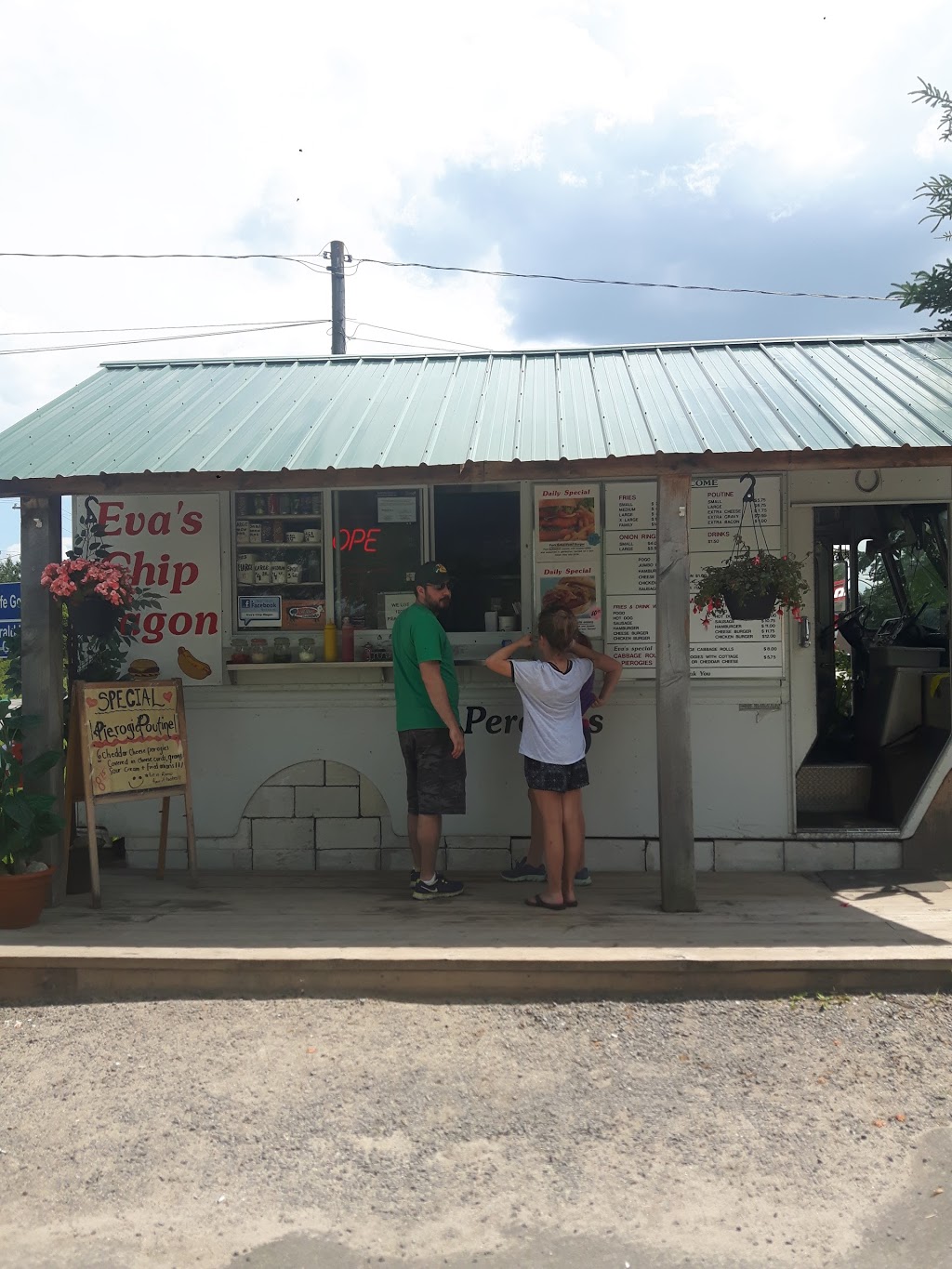 Evas Chip Wagon | 5496 Bank St, Gloucester, ON K1X 1G9, Canada | Phone: (613) 822-7603
