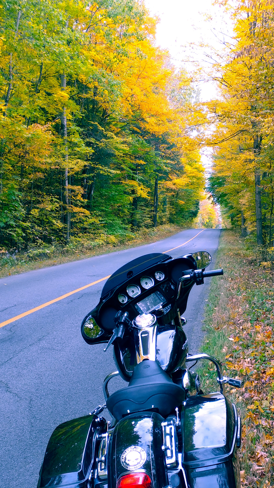 Bar Le Vieux Pub A Rockburn | 2461 Mnt de Rockburn, Hinchinbrooke, QC J0S 1E0, Canada | Phone: (450) 264-2239