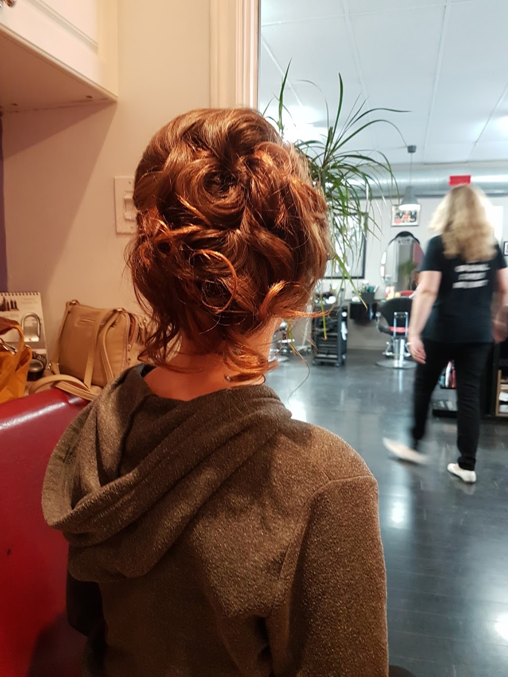 Pin Ups & Pompadours | 1626 Brock Street South, Whitby, ON L1N 4M4, Canada | Phone: (905) 493-7667