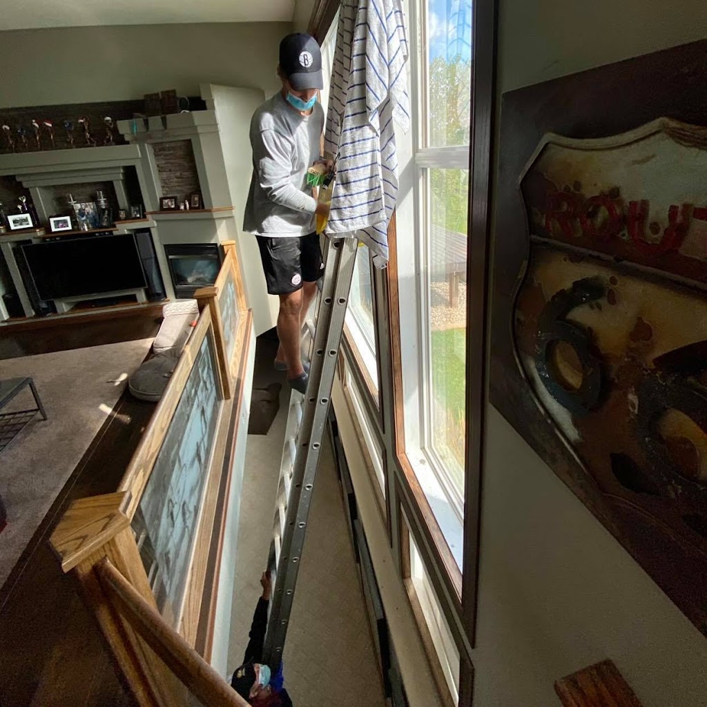 Squeaky Windows | 52 Algonquin Ave, Winnipeg, MB R2G 2H3, Canada | Phone: (204) 218-2018