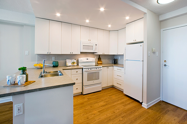 Edgehill Apartments | 108 Edgehill Dr, Barrie, ON L4N 5A3, Canada | Phone: (705) 737-3820