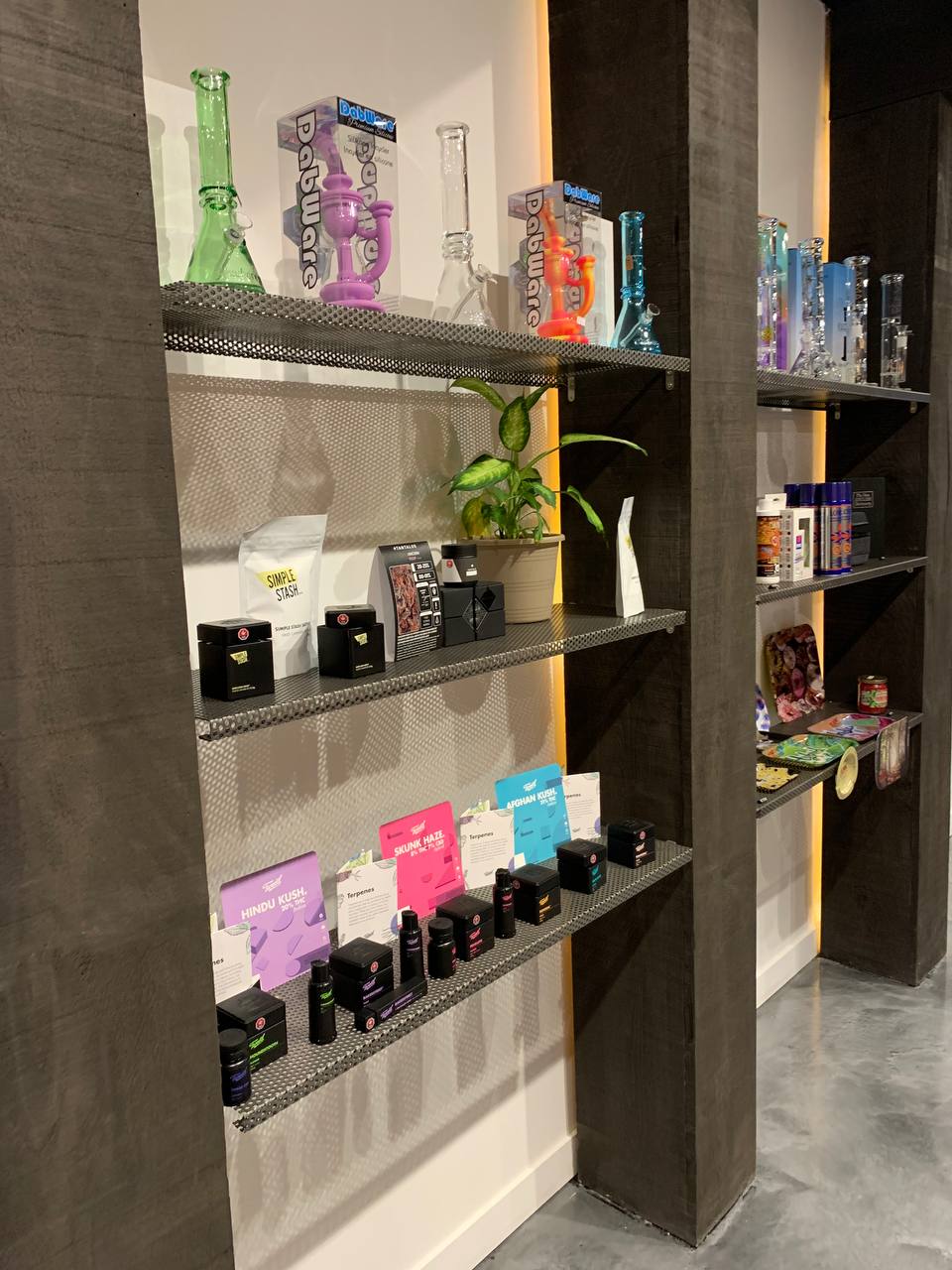 Budders Cannabis | Ancaster Cannabis Store | 1172 Wilson St W Unit 6, Ancaster, ON L9G 3K9, Canada | Phone: (289) 239-9797
