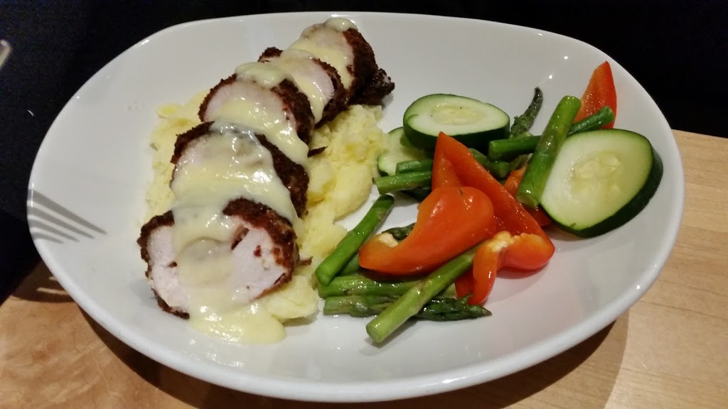 Shoeless Joes Sports Grill | 5 Clair Rd W #5, Guelph, ON N1L 0A6, Canada | Phone: (519) 827-1212