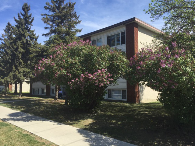 Woodland Manor | 12309 97 St NW, Edmonton, AB T5G 1Z5, Canada | Phone: (780) 449-5548