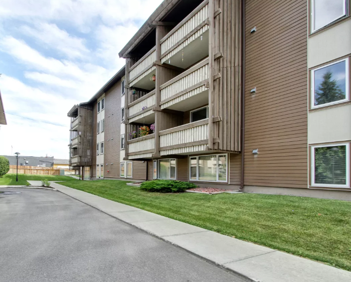 Lakeview Mews | 2528 66 Ave SW, Calgary, AB T3E 5K3, Canada | Phone: (403) 879-1595