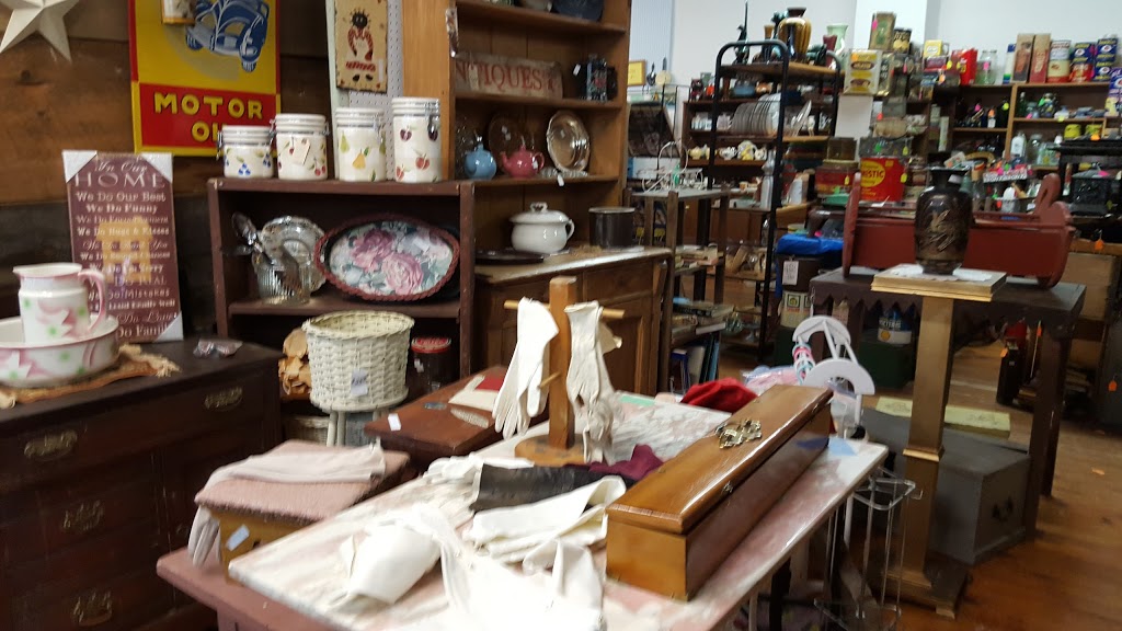 Almonte Antiques & Collectibles | 26 Mill St, Almonte, ON K0A 1A0, Canada | Phone: (613) 256-1512