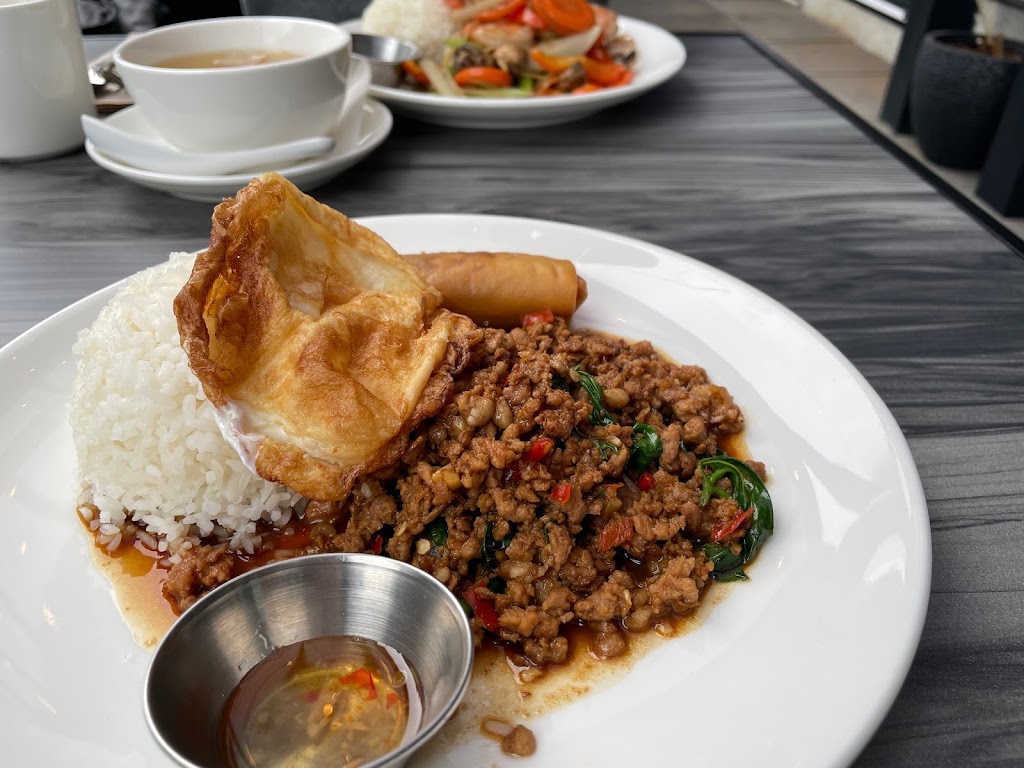 Baan Thai Wok & Bar | 3031 Merchant Wy unit 117, Langford, BC V9B 3Y7, Canada | Phone: (250) 483-3737