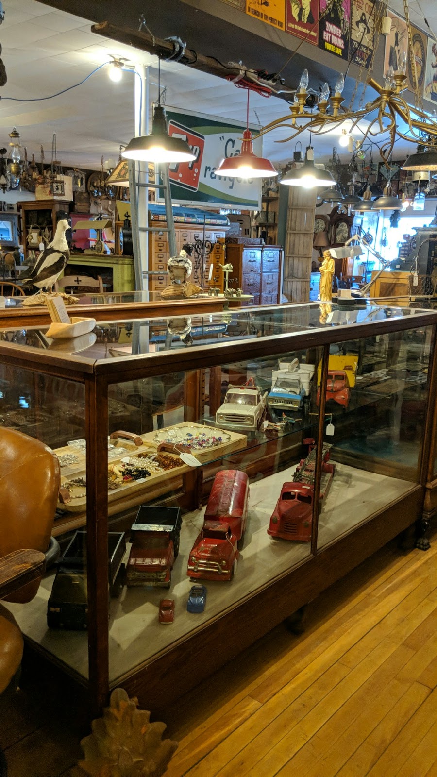 3A Les Antiquités 3A | 706 Rang des Cèdres, Sainte-Eulalie, QC G0Z 1E0, Canada | Phone: (819) 225-4112