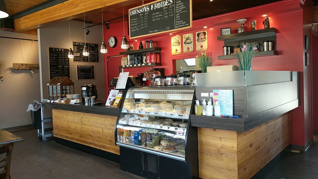 Café du Marché | 1226 Rue Principale, Saint-Étienne-des-Grès, QC G0X 2P0, Canada | Phone: (819) 655-0344
