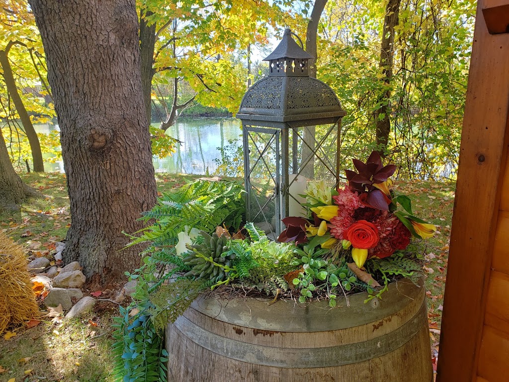 Elope Niagara Little Log Wedding Chapel and Drive through kiosk | 3787 Switch Rd, Stevensville, ON L0S 1S0, Canada | Phone: (905) 382-1490