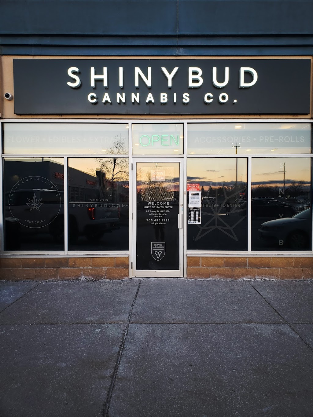Shinybud Cannabis Co. Alliston | 86 Young St, Alliston, ON L9R 1P8, Canada | Phone: (705) 435-7728