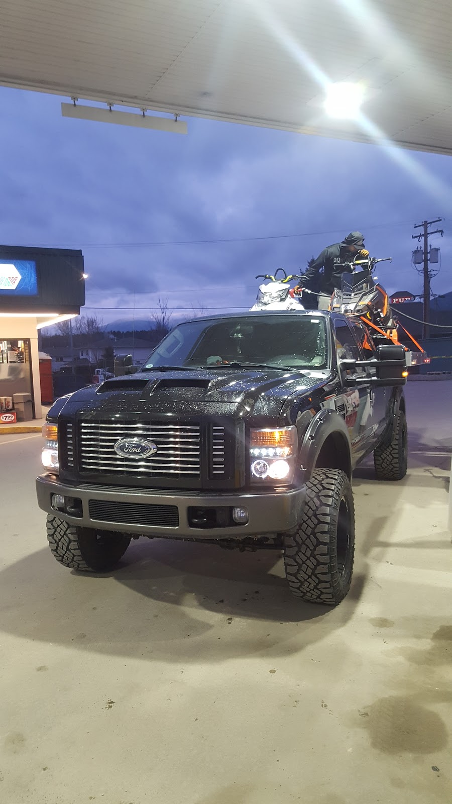 Shell | 2801 10th Ave NE, Salmon Arm, BC V1E 2S3, Canada | Phone: (250) 832-7226