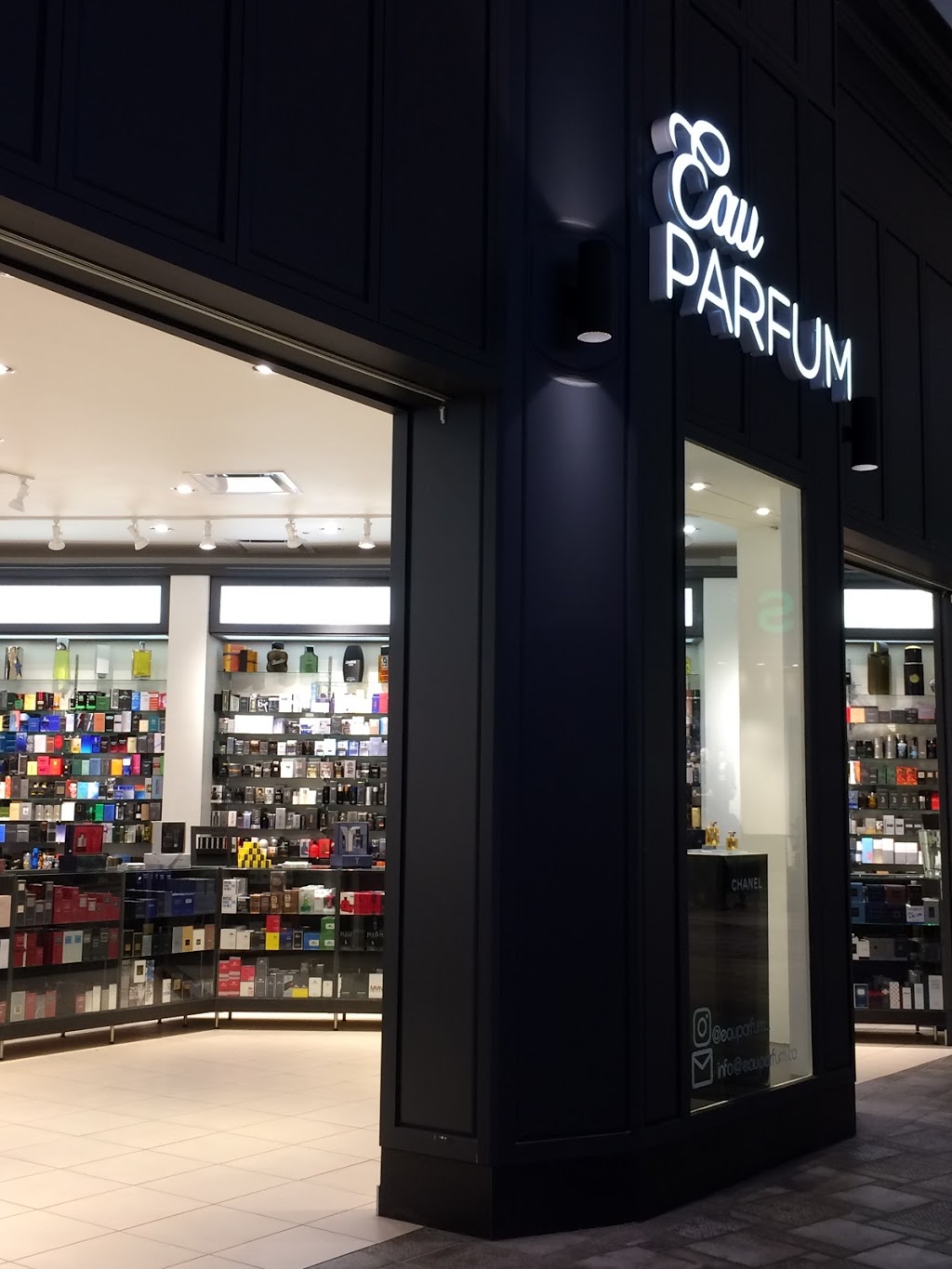 Eau Parfum | 3035 Boulevard le Carrefour R021, Laval, QC H7T 1C8, Canada | Phone: (450) 687-4646
