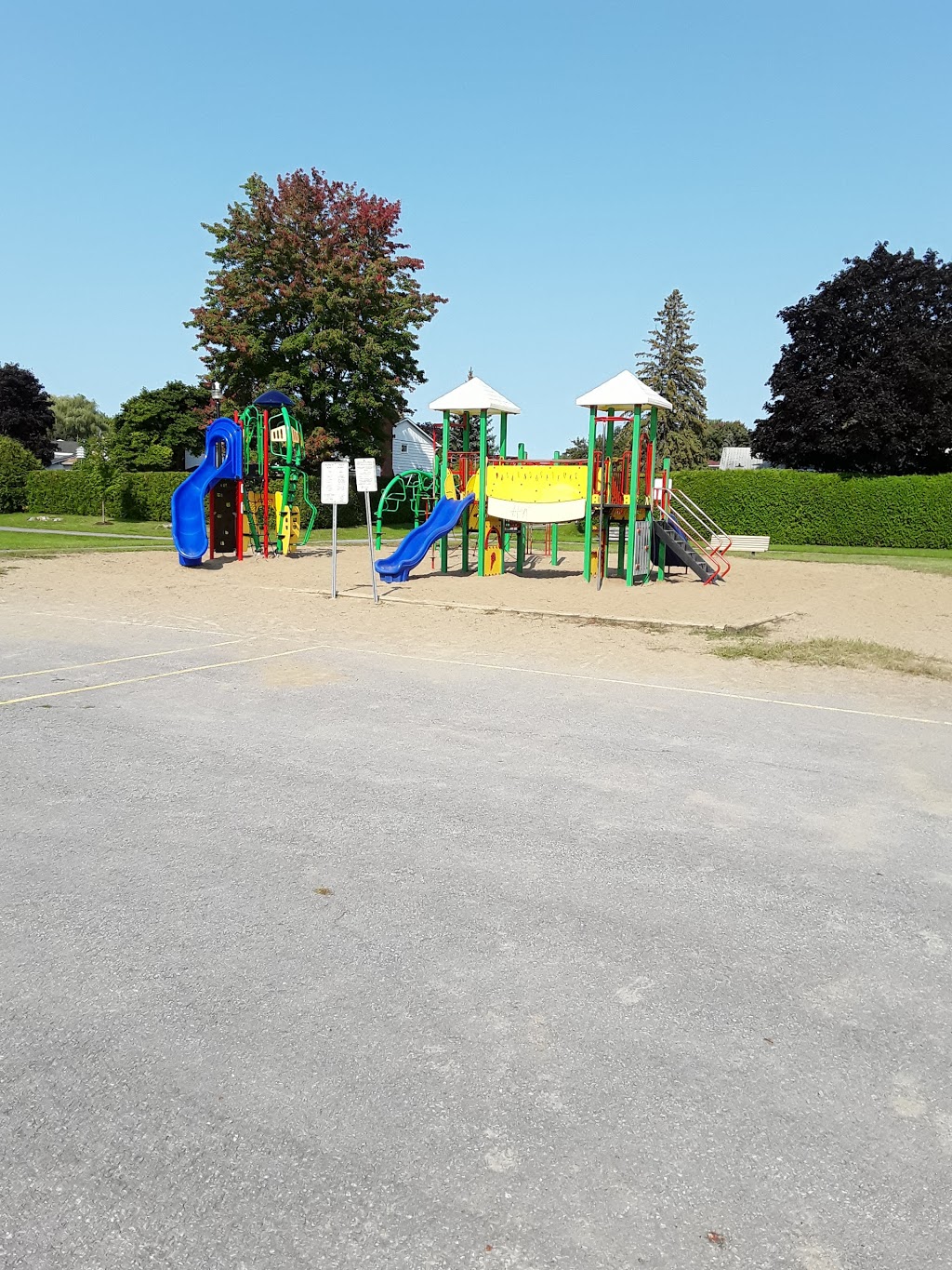 École élémentaire catholique Sainte-Marie | 2599 Innes Rd, Gloucester, ON K1B 3J8, Canada | Phone: (613) 745-2722