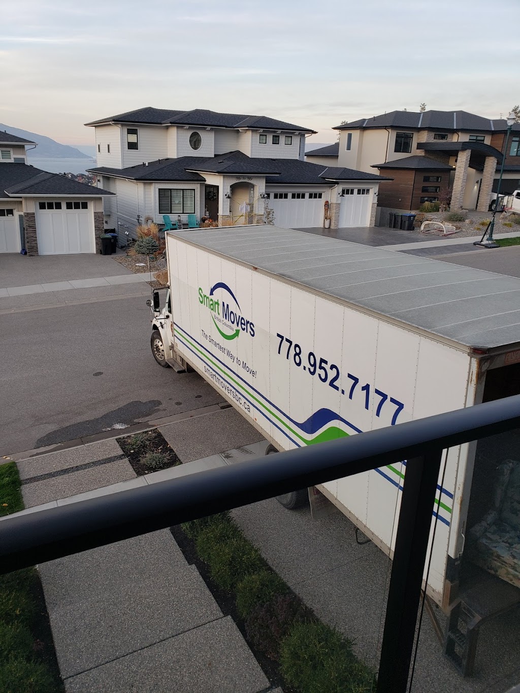 Smart Movers Surrey | 10289 133 St #109, Surrey, BC V3T 0B1, Canada | Phone: (236) 263-3918