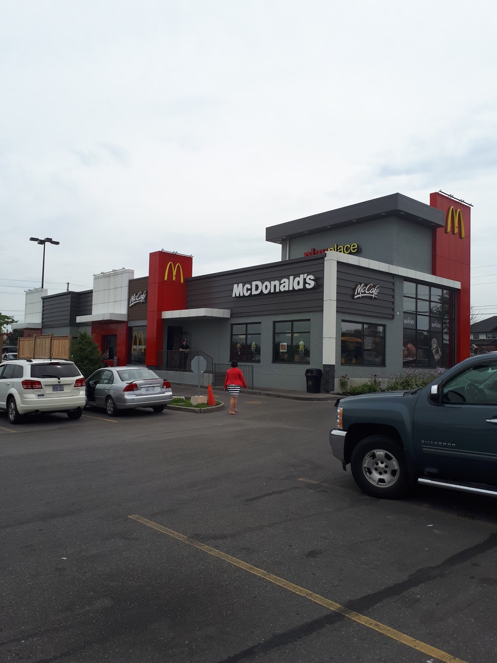 Kingsway Village Shopping Ctr | 1300 King St E, Oshawa, ON L1H 8J4, Canada | Phone: (905) 579-3325