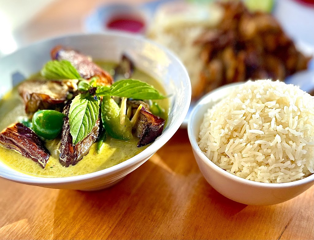 SISAKET Thai Kitchen | 1468 Kingston Rd, Scarborough, ON M1N 1R6, Canada | Phone: (416) 691-7575