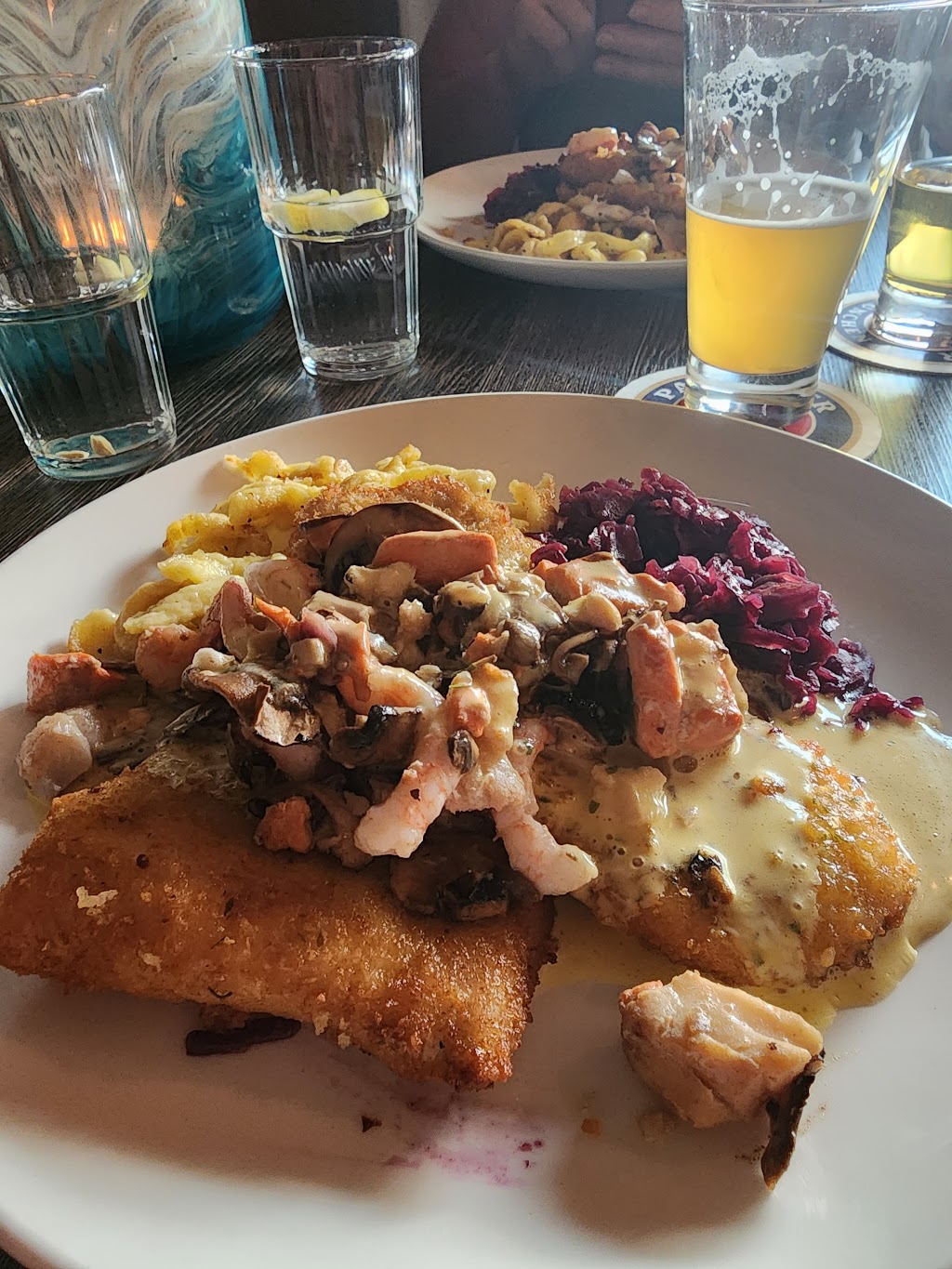 Avenue Bistro | 2064 Comox Ave, Comox, BC V9M 1P8, Canada | Phone: (250) 890-9200