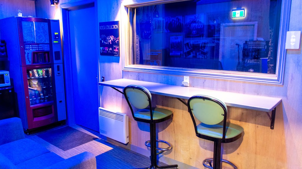 Studio Pops | 14280 Rue Rolland-Desjardins Suite 102, Mirabel, QC J7J 0K5, Canada | Phone: (514) 394-0799