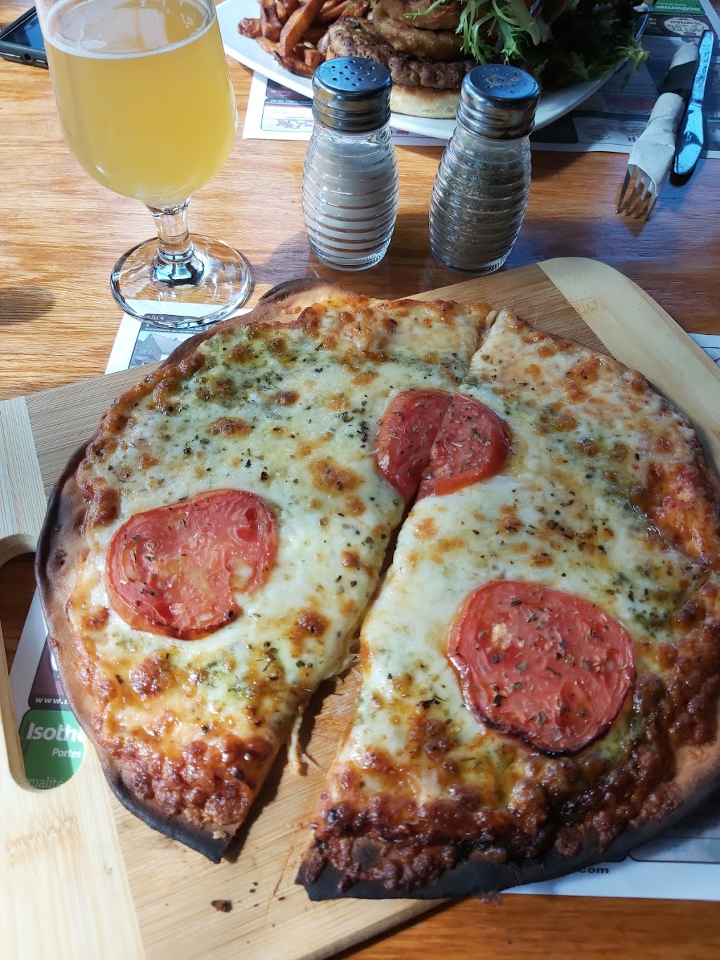 Restaurant La Bourgade | 16 Rue Caouette E, Thetford Mines, QC G6G 2B8, Canada | Phone: (418) 335-3313