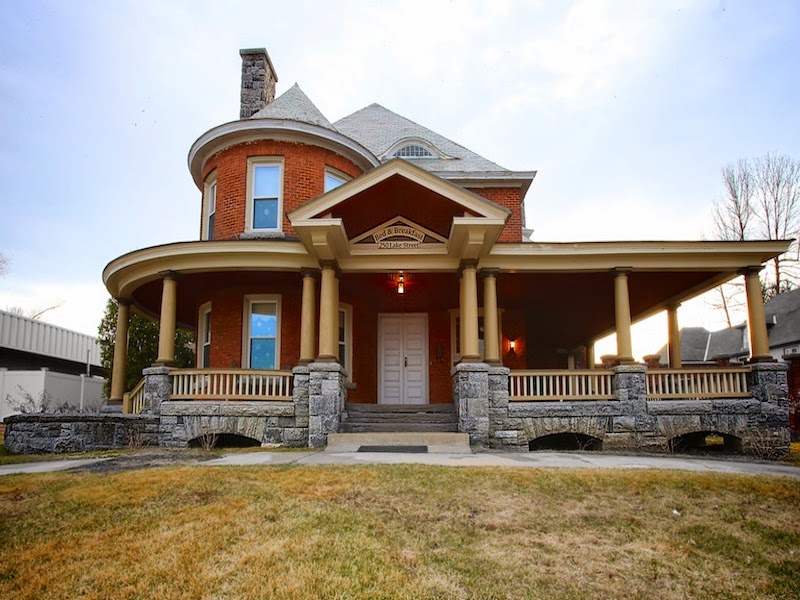 Bed & Breakfast - Au Bord du Lac - By the Lake - Rouses Point | 250 Lake St, Rouses Point, NY 12979, USA | Phone: (518) 593-3432