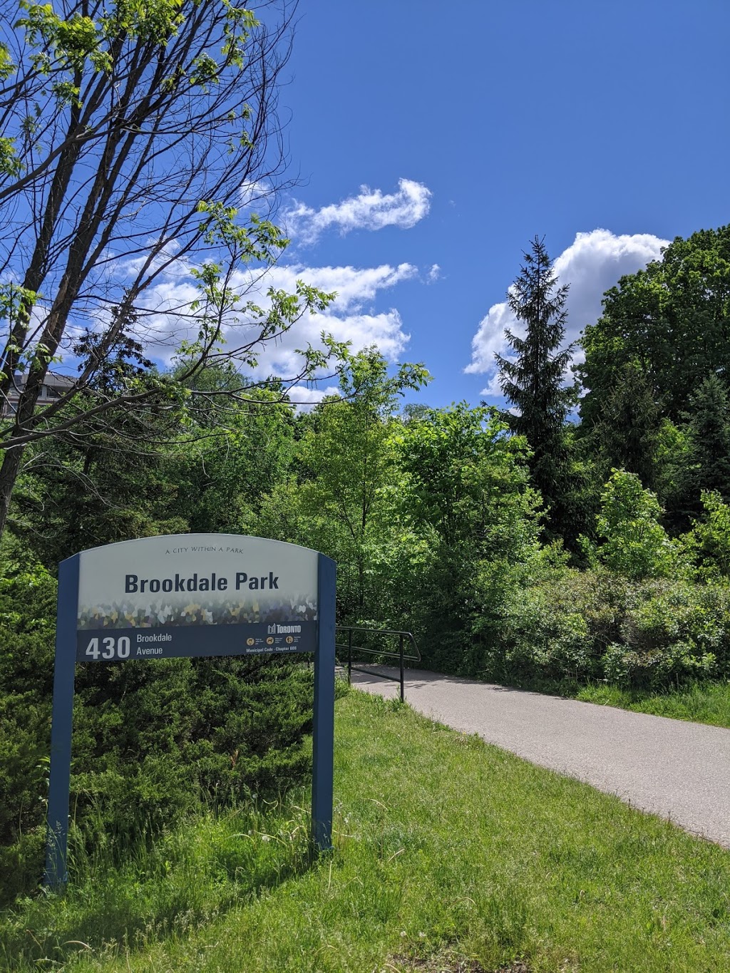 Brookdale Park | 410 Fairlawn Ave, North York, ON M5M 1T8, Canada | Phone: (416) 338-4386