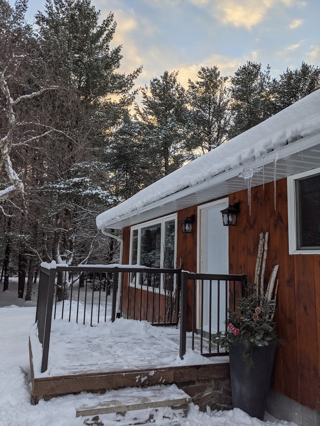Deer Moose Lodge | 1526 Hwy 124, Sunny Slope, ON P0G, Canada | Phone: (905) 616-2010