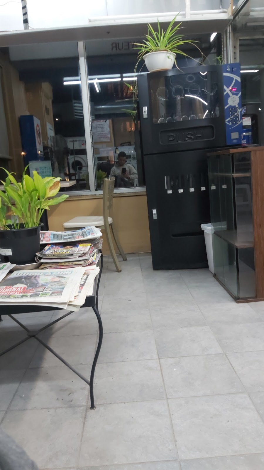Buanderie Net-cout | 2800 Bd Rosemont, Montréal, QC H1Y 1L5, Canada | Phone: (514) 729-9423