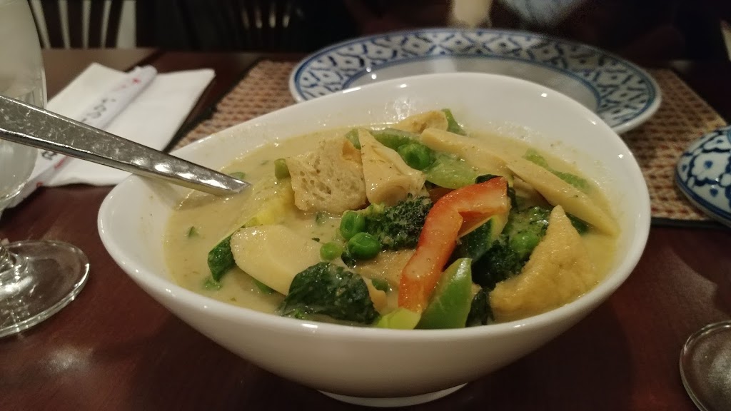 Som Tum Thai | 260 Nepean St, Ottawa, ON K1R 5G3, Canada | Phone: (613) 781-8424