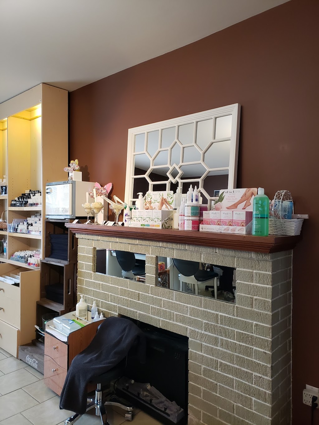 Pampered and Polished Salon and Spa | 8 Sherring St S, Hagersville, ON N0A 1H0, Canada | Phone: (905) 768-8782