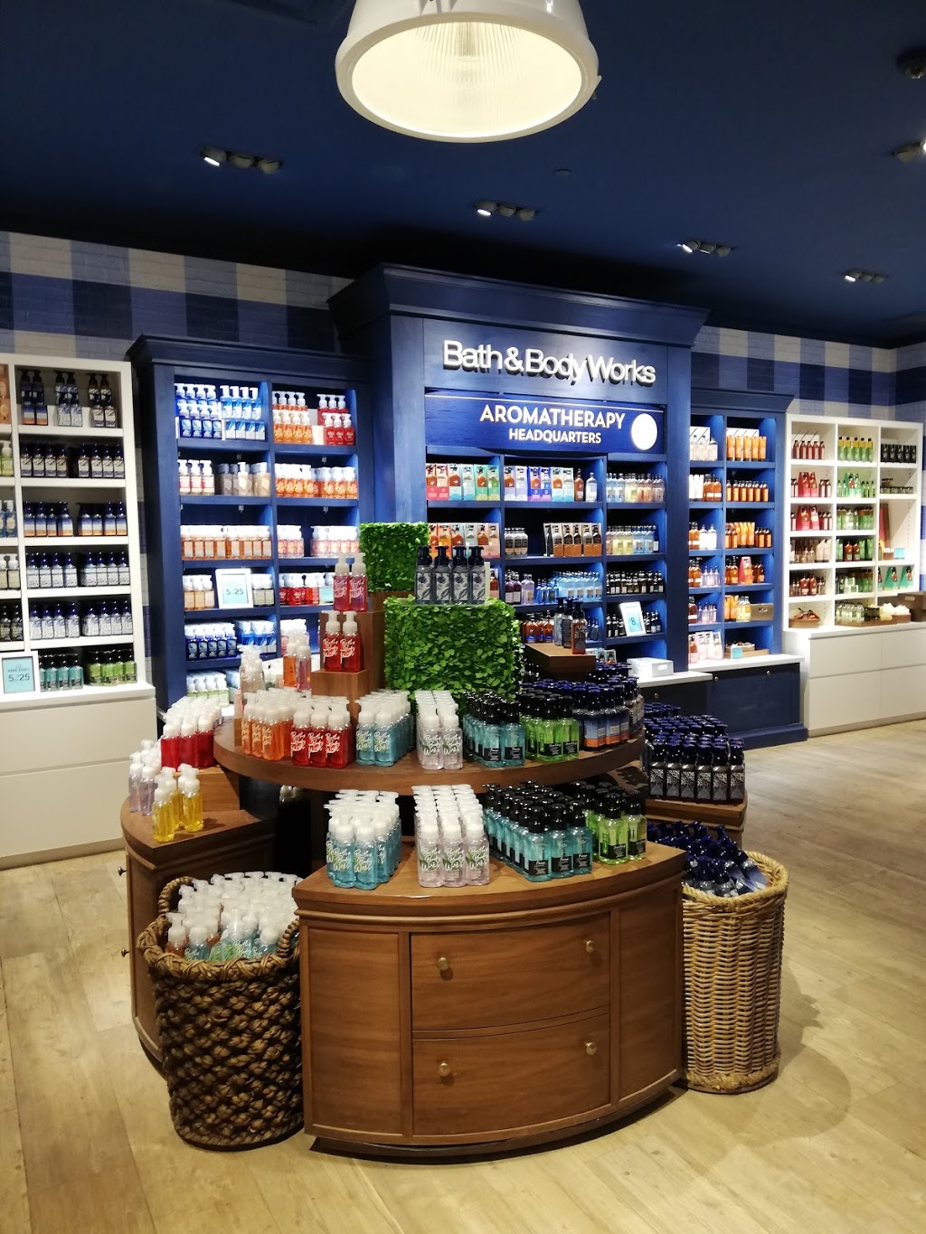 Bath & Body Works | 1403 99 St NW, Edmonton, AB T6N 1M7, Canada | Phone: (780) 440-3897