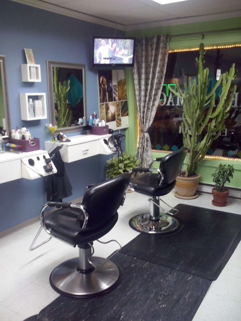 Salon De Coiffure Libre Image | 194 Rue Louis-IX, Québec, QC G2B 1L3, Canada | Phone: (418) 842-2779