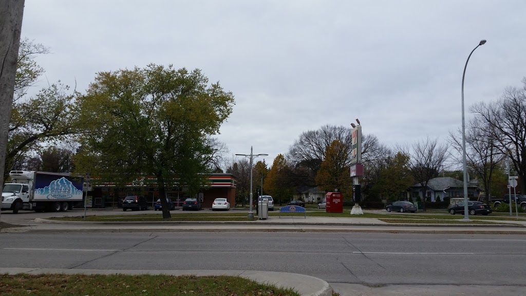 Windsor Barber Shop | 599 Archibald St, Winnipeg, MB R2J 0X8, Canada | Phone: (204) 795-5555