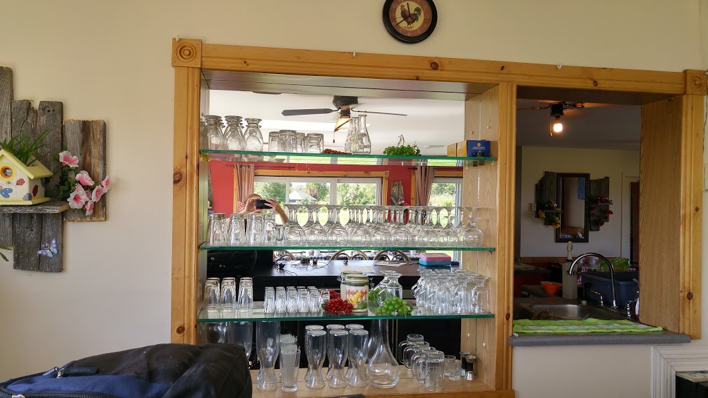 Restaurant Lorrizon | 325 Route De LEglise, Saint-Claude, QC J0B 2N0, Canada | Phone: (819) 845-2332