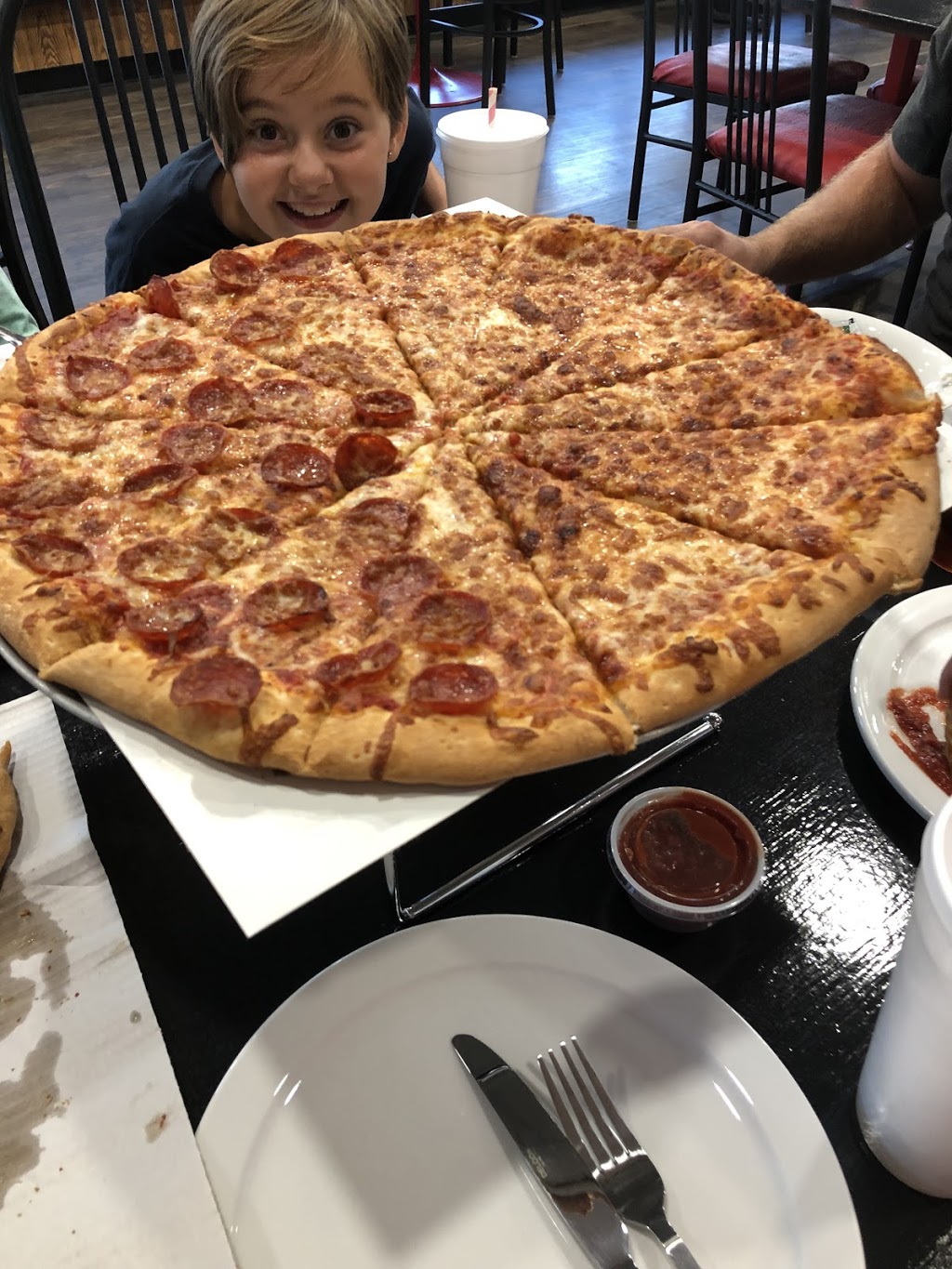 Luigis Pizza | 78 McNaughton Ave, Wallaceburg, ON N8A 1R9, Canada | Phone: (519) 626-8554