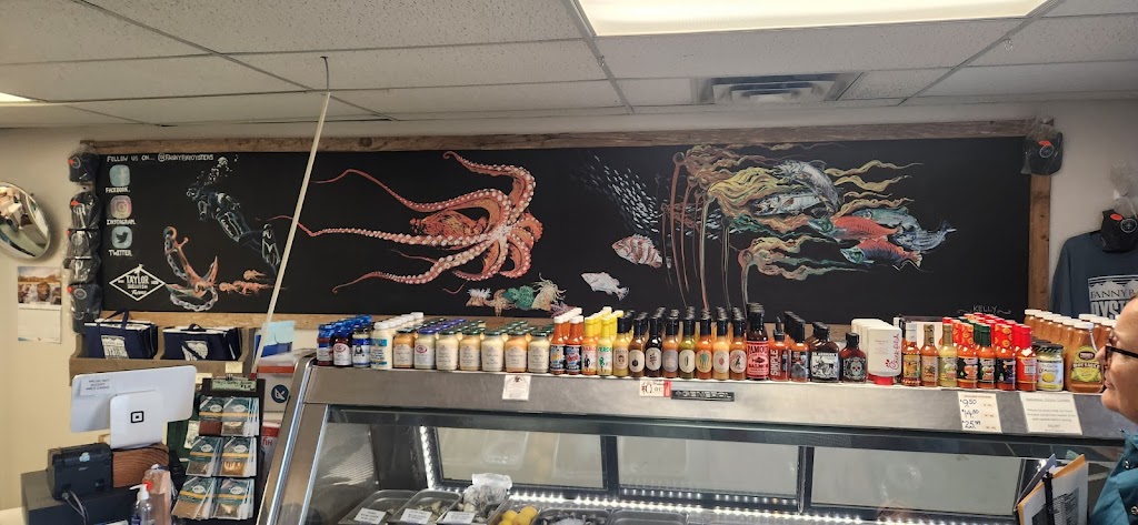 Fanny Bay Oysters Seafood Shop | 6856 Island Hwy S #1, Fanny Bay, BC V0R 1W0, Canada | Phone: (250) 335-1198