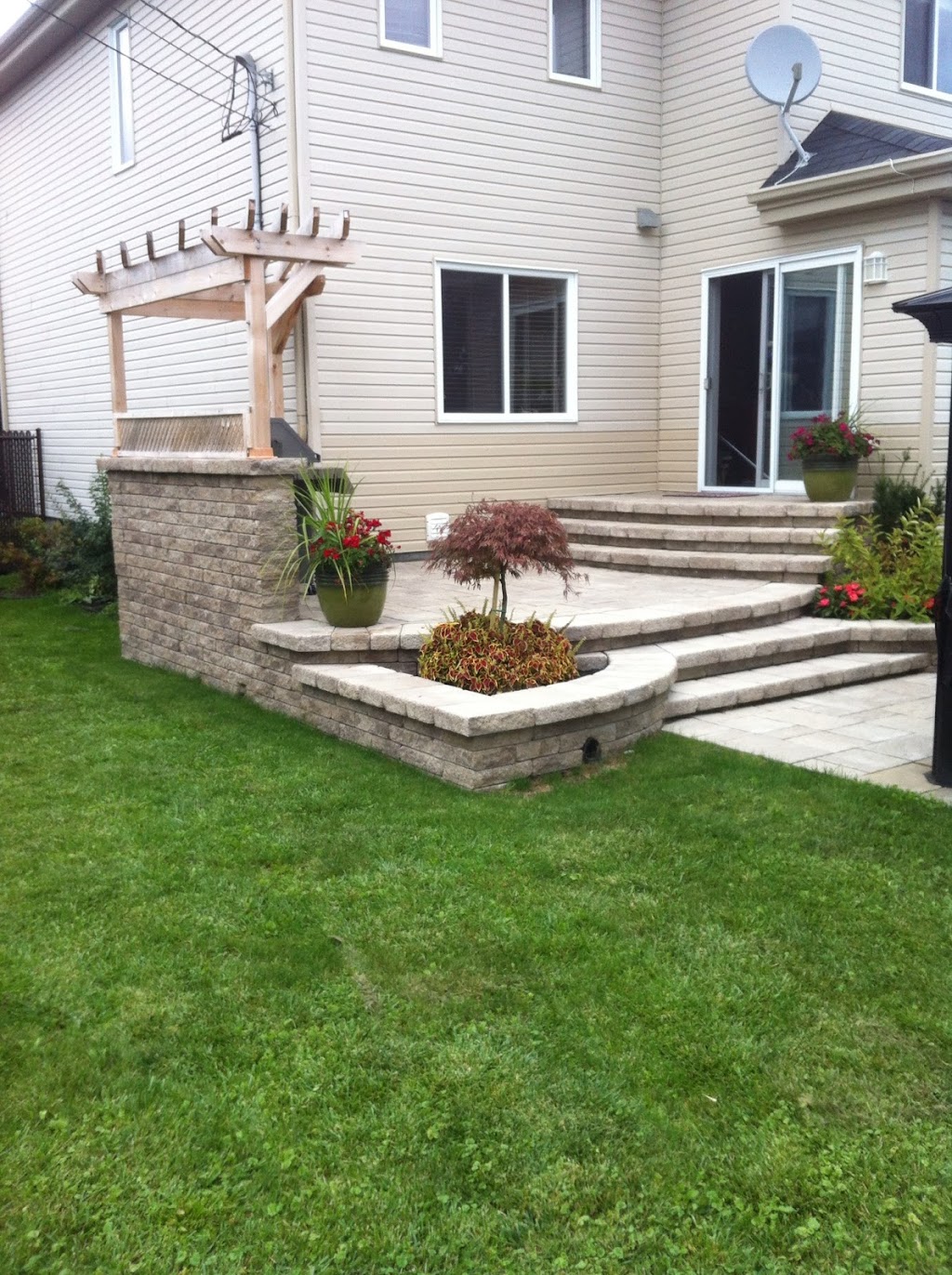 LArt de pierre Paysagiste / Landscaping | 17336 Bd Brunswick, Kirkland, QC H9J 3K6, Canada | Phone: (514) 825-8820