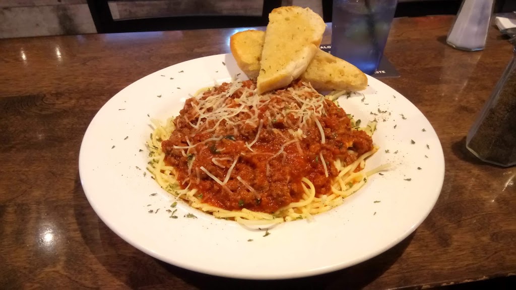 Dakotas Sports Bar & Grill | 2814 Lake Shore Blvd W #2, Etobicoke, ON M8V 1H7, Canada | Phone: (647) 352-2814