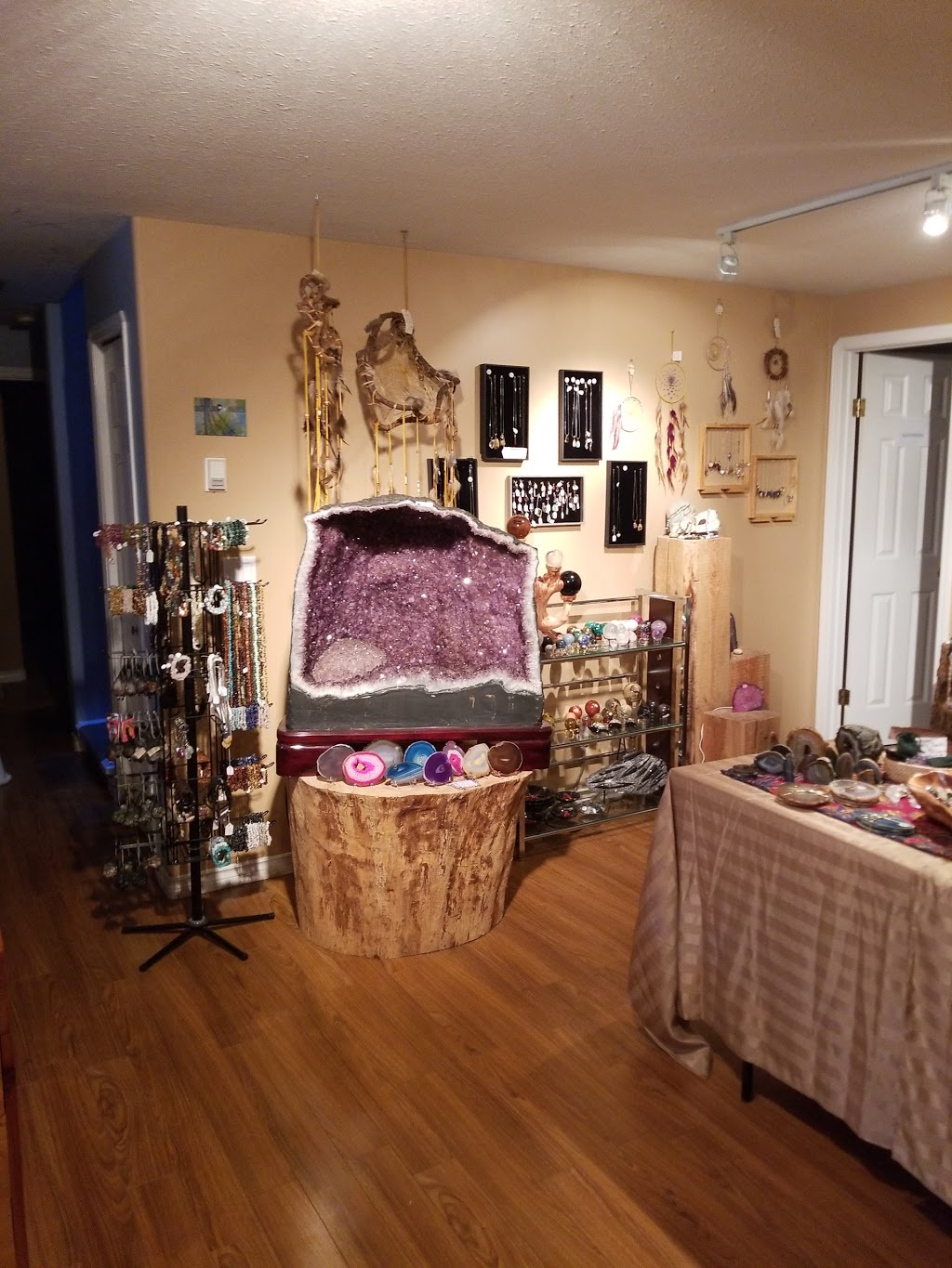 The Crystal Man | 28 Novoting Rd, Enderby, BC V0E 1V5, Canada | Phone: (250) 838-7622