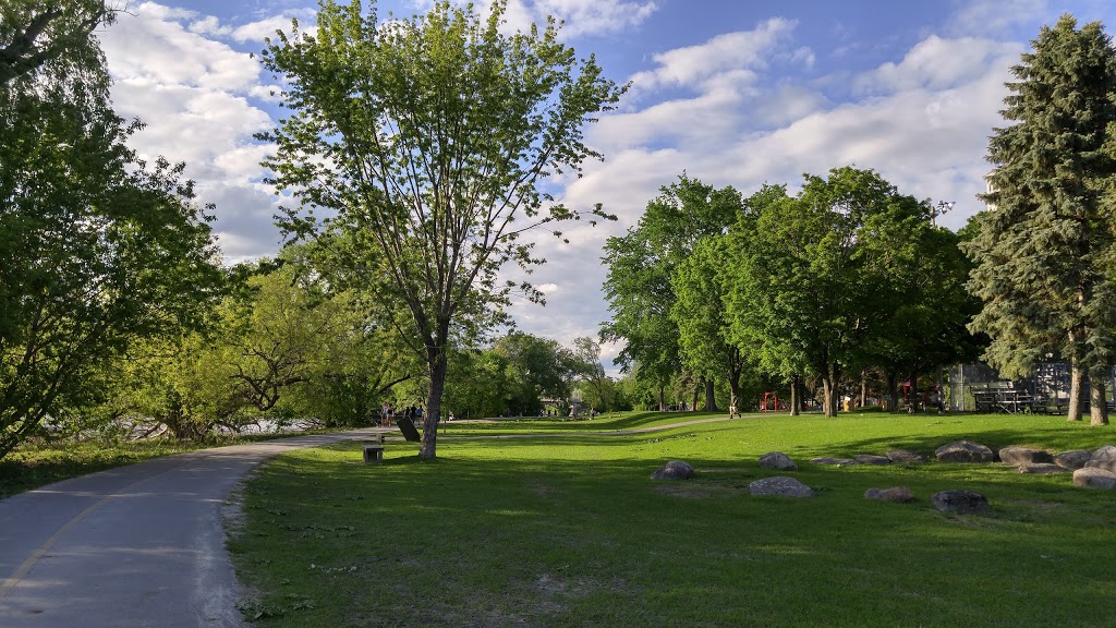 Riverain Park | park | 400 N River Rd, Ottawa, ON K1K 3Y8, Canada | 6135802400 OR +1 613-580-2400