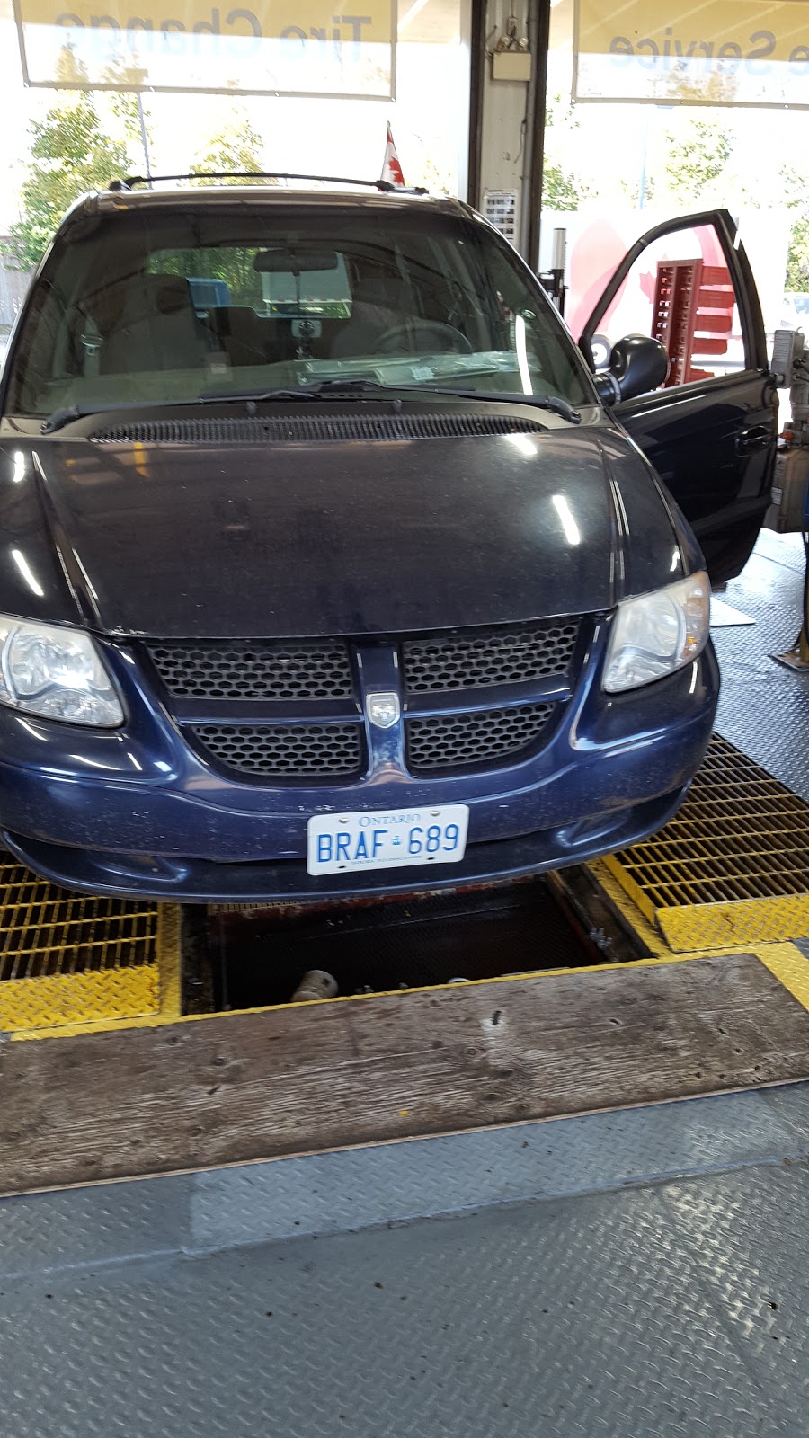 Mr. Lube | 2346 Dundas St W, Mississauga, ON L5K 1R7, Canada | Phone: (905) 822-2425