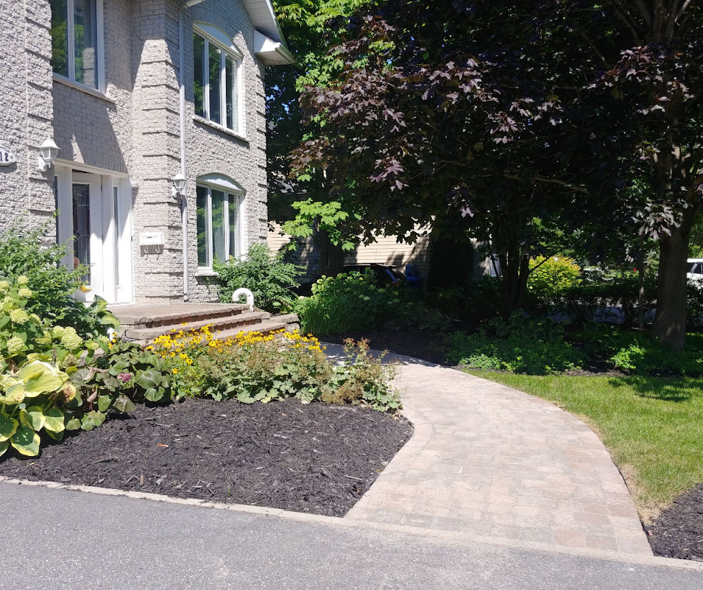 Pavé uni Granby | 250 Rue Jeannette, LeMoyne, QC J4R 2E5, Canada | Phone: (438) 337-0437