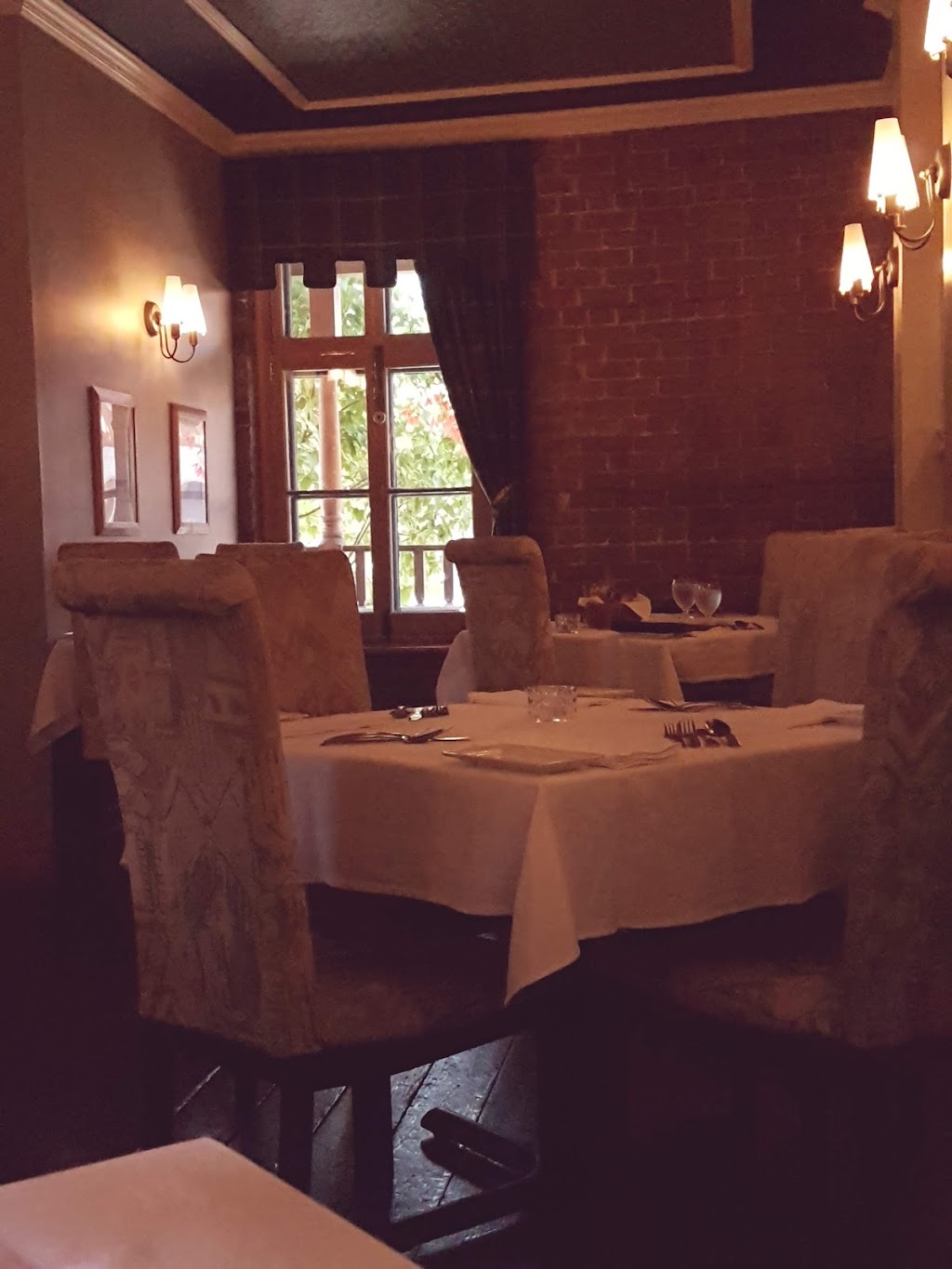 Restaurant Le Lupin | 376 Rue St Georges, Trois-Rivières, QC G9A 2K6, Canada | Phone: (819) 370-4740