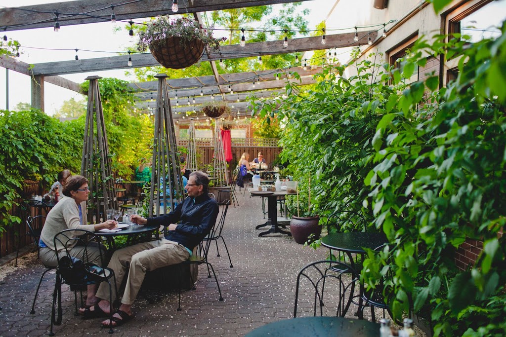 Stellas on Grant | 1895 Grant Ave, Winnipeg, MB R3N 1Z2, Canada | Phone: (204) 488-7810