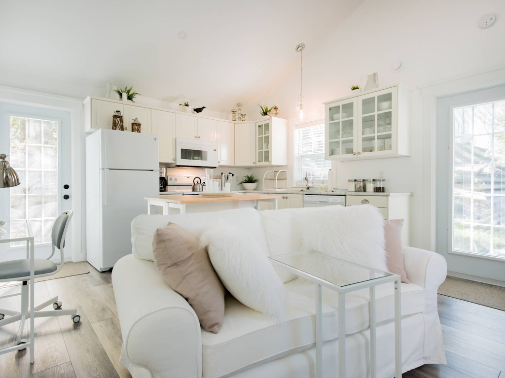 Mahonebayhideaway.ca | 51 Pond St, Mahone Bay, NS B0J 2E0, Canada | Phone: (902) 521-0550