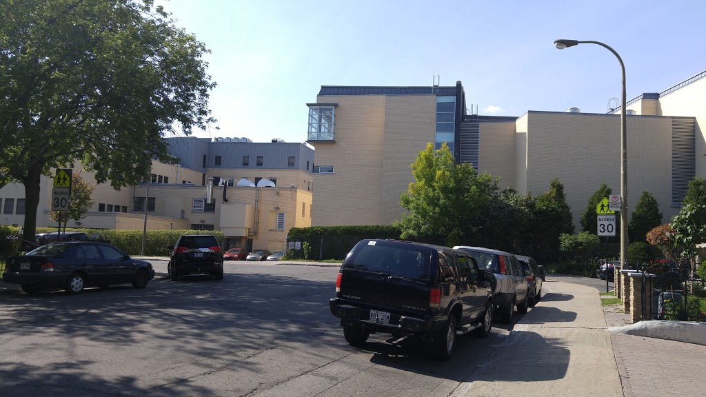 Collège Regina Assumpta | 1750 Rue Sauriol E, Montréal, QC H2C 1X4, Canada | Phone: (514) 382-4121
