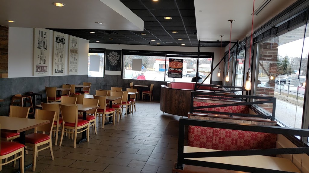 Pizza Hut | 342 Bayfield St, Barrie, ON L4M 3C4, Canada | Phone: (705) 728-2124