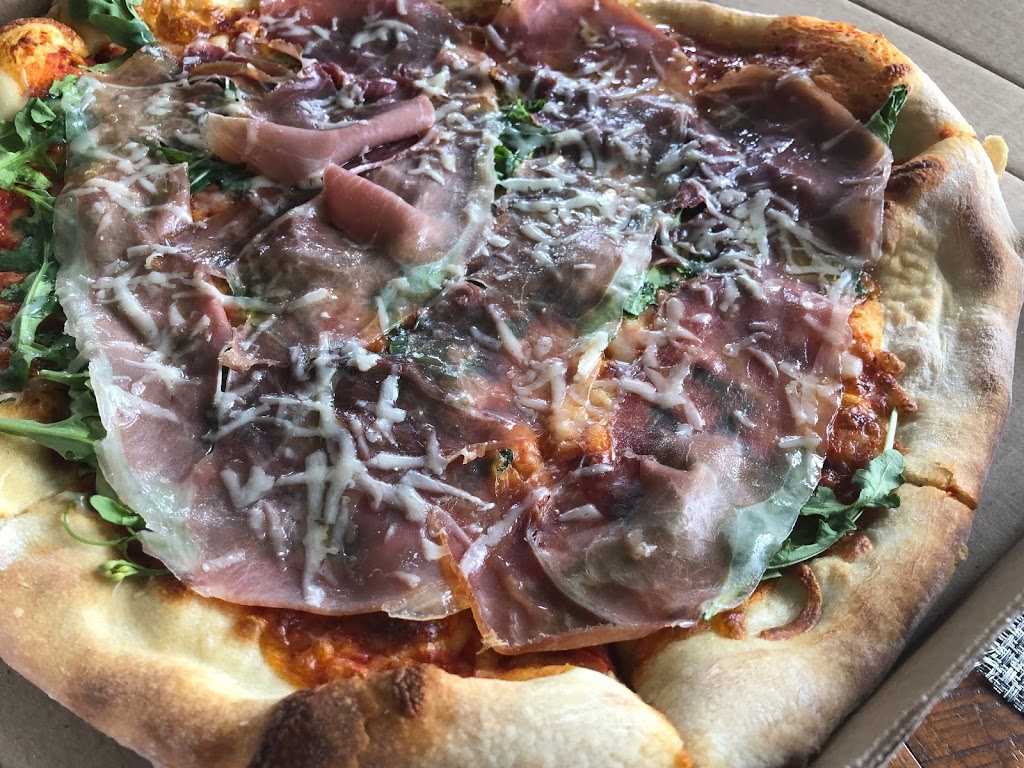 Giovannis Snack Bar & Pizzeria | 376 Booth St, Ottawa, ON K1R 7K6, Canada | Phone: (613) 238-9204